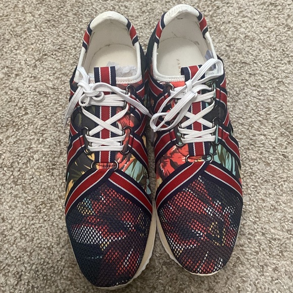 Stylish shoes! - Picture 4 of 9